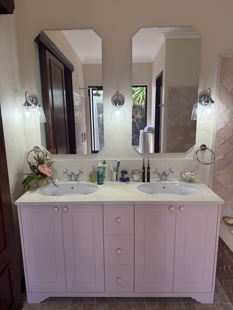 Double vanity rose arabesque