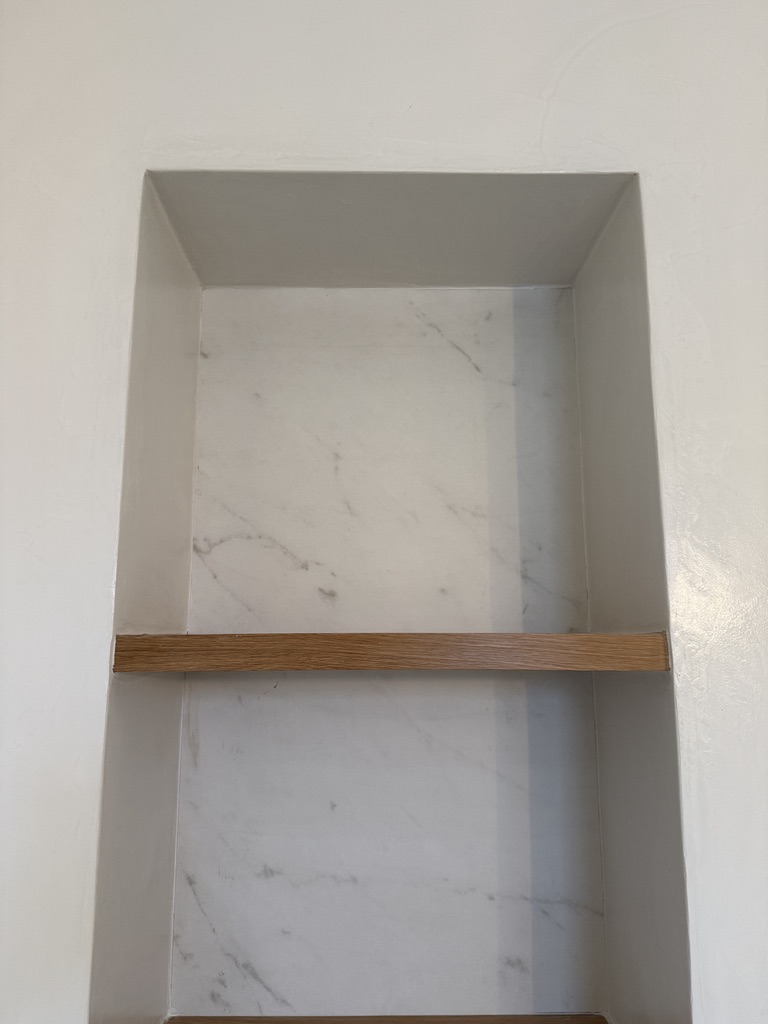 Niche marbre et chêne